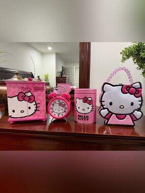 Hello Kitty Hot Pink Accessory Set with Bow Accents